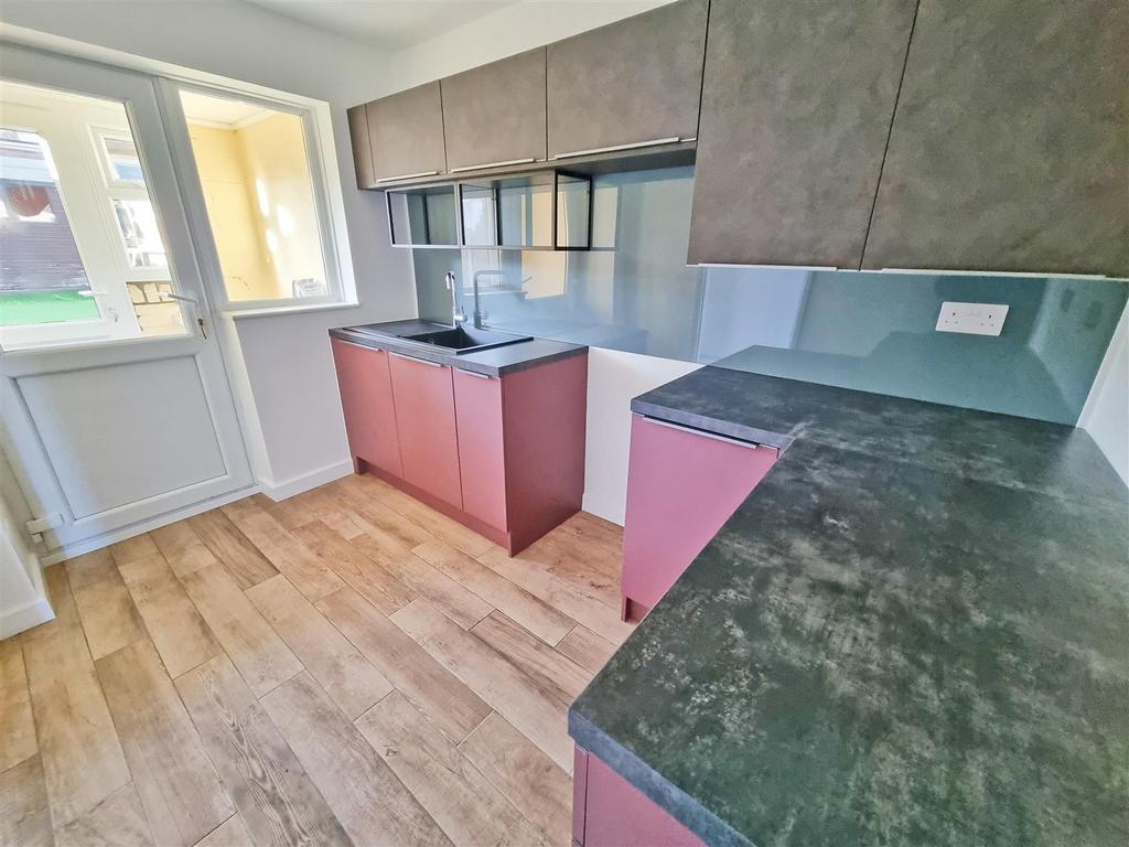 Kitchen 1.jpg