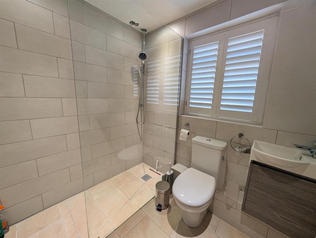 Downstairs shower