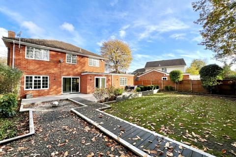 3 bedroom detached house to rent, Crossacres, Woking GU22