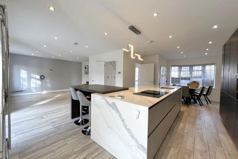 3 bedroom detached house to rent, Crossacres, Woking GU22
