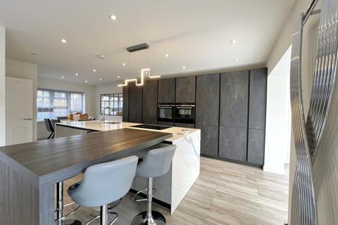 3 bedroom detached house to rent, Crossacres, Woking GU22