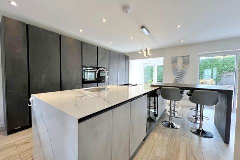 3 bedroom detached house to rent, Crossacres, Woking GU22