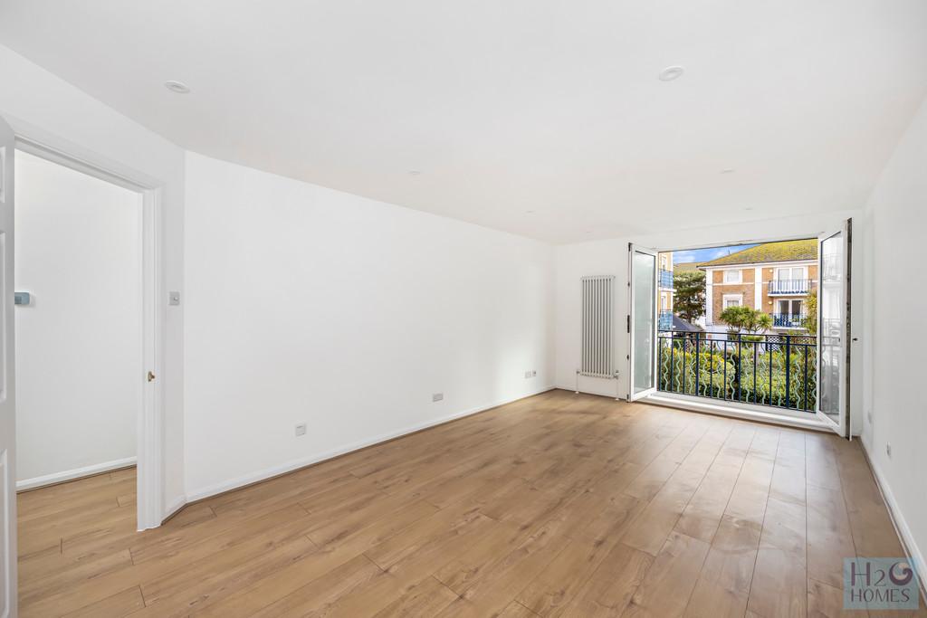 The Strand, Hamilton Court, Flat 6-011