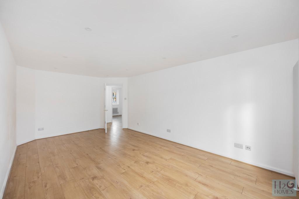 The Strand, Hamilton Court, Flat 6-012