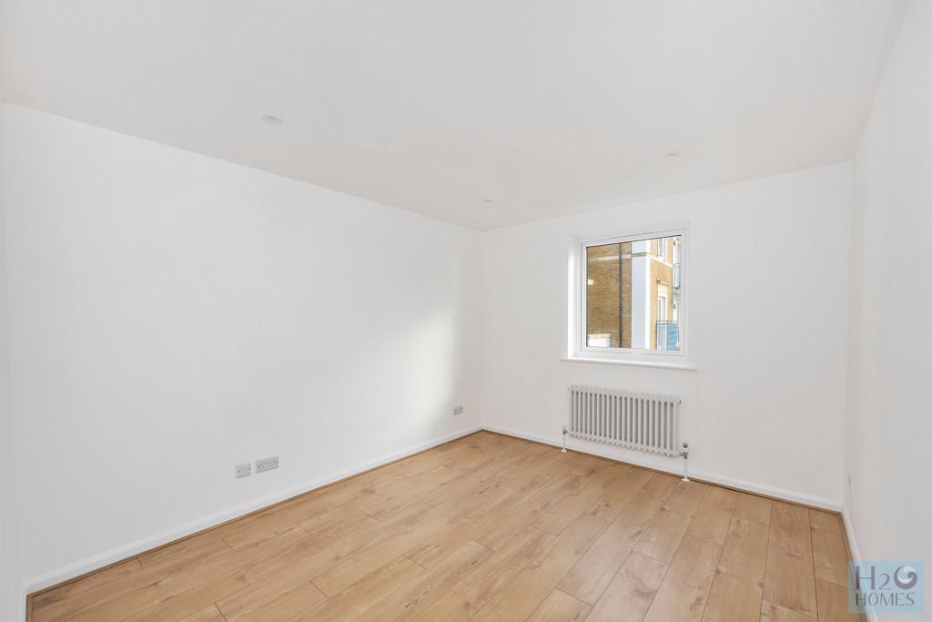 The Strand, Hamilton Court, Flat 6-013