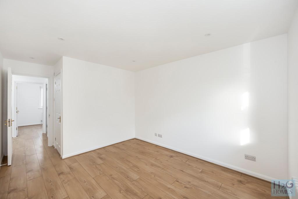 The Strand, Hamilton Court, Flat 6-014