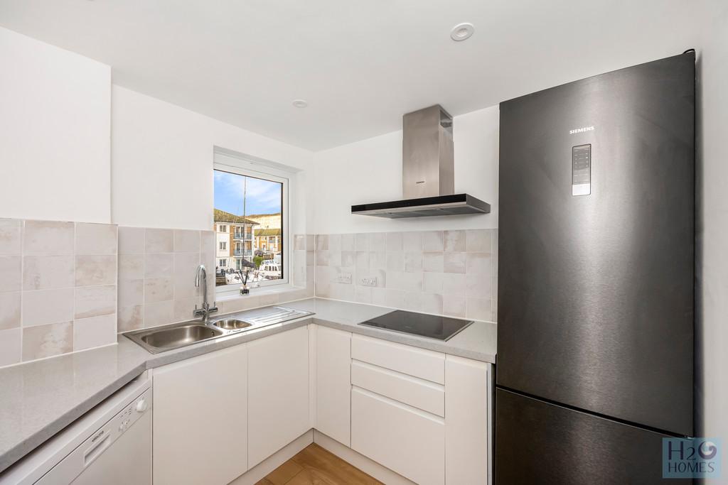 The Strand, Hamilton Court, Flat 6-017