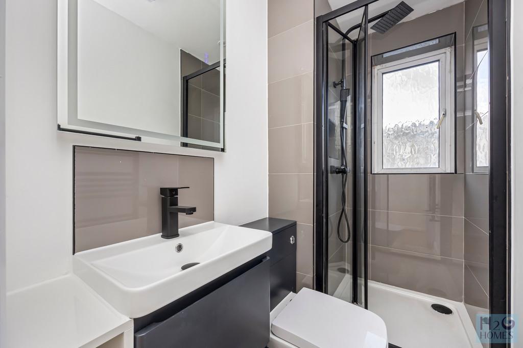 The Strand, Hamilton Court, Flat 6-015