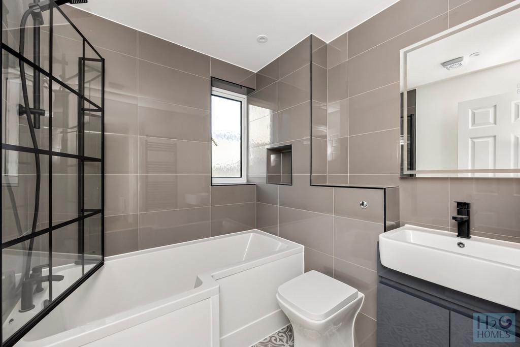The Strand, Hamilton Court, Flat 6-016