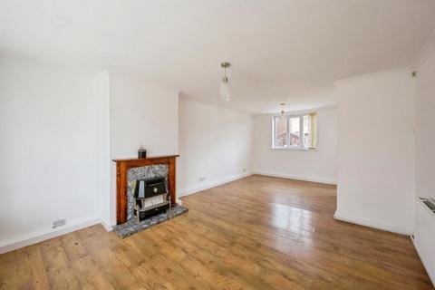 2 bedroom semi-detached house to rent, Westminster Crescent, Doncaster DN2
