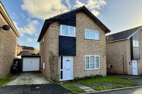4 bedroom detached house to rent, Hawkins Close, Brackley