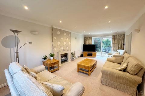5 bedroom detached house for sale, Mountbatten Avenue, Kenilworth