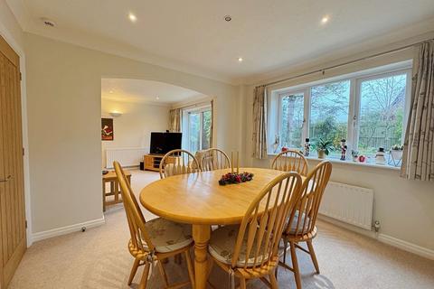 5 bedroom detached house for sale, Mountbatten Avenue, Kenilworth