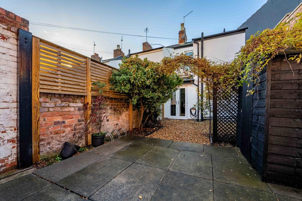 34 Westminster Rd, Hoole, Chester CH2 3 AU, UK15