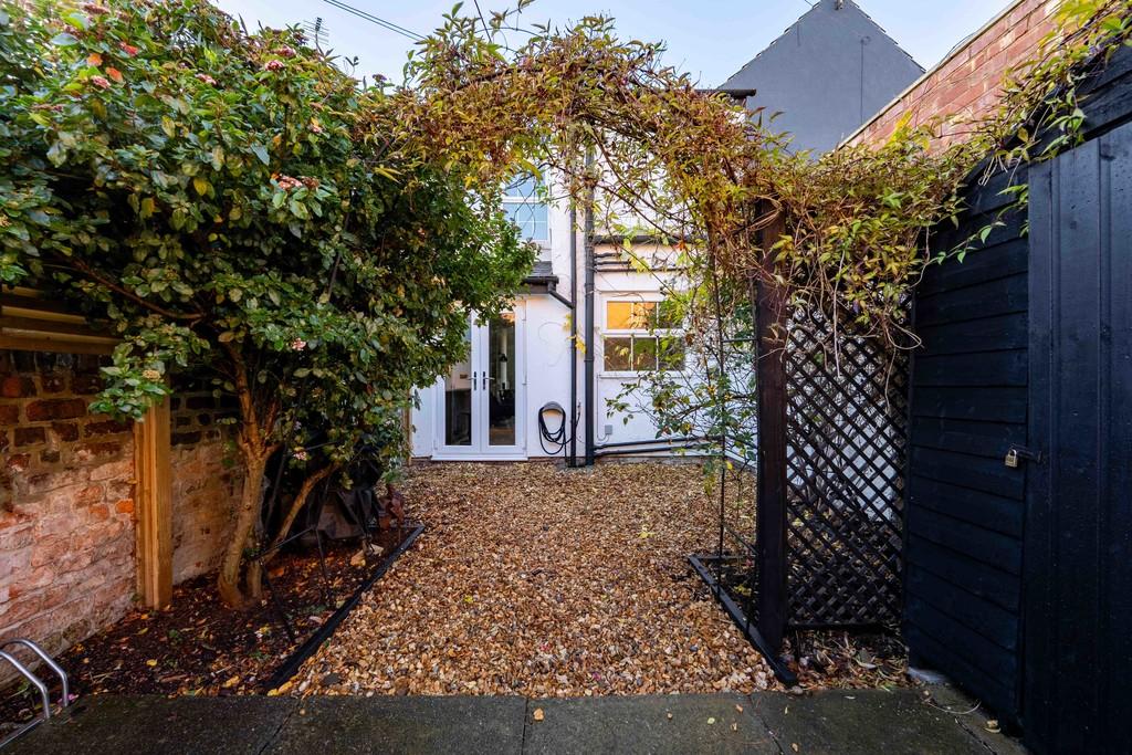 34 Westminster Rd, Hoole, Chester CH2 3 AU, UK16