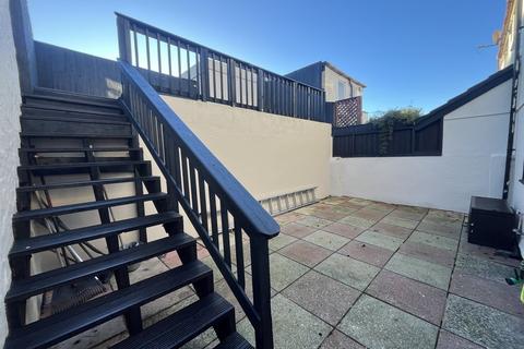 3 bedroom end of terrace house to rent, Trecarne, Falmouth TR11