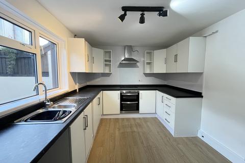 3 bedroom end of terrace house to rent, Trecarne, Falmouth TR11