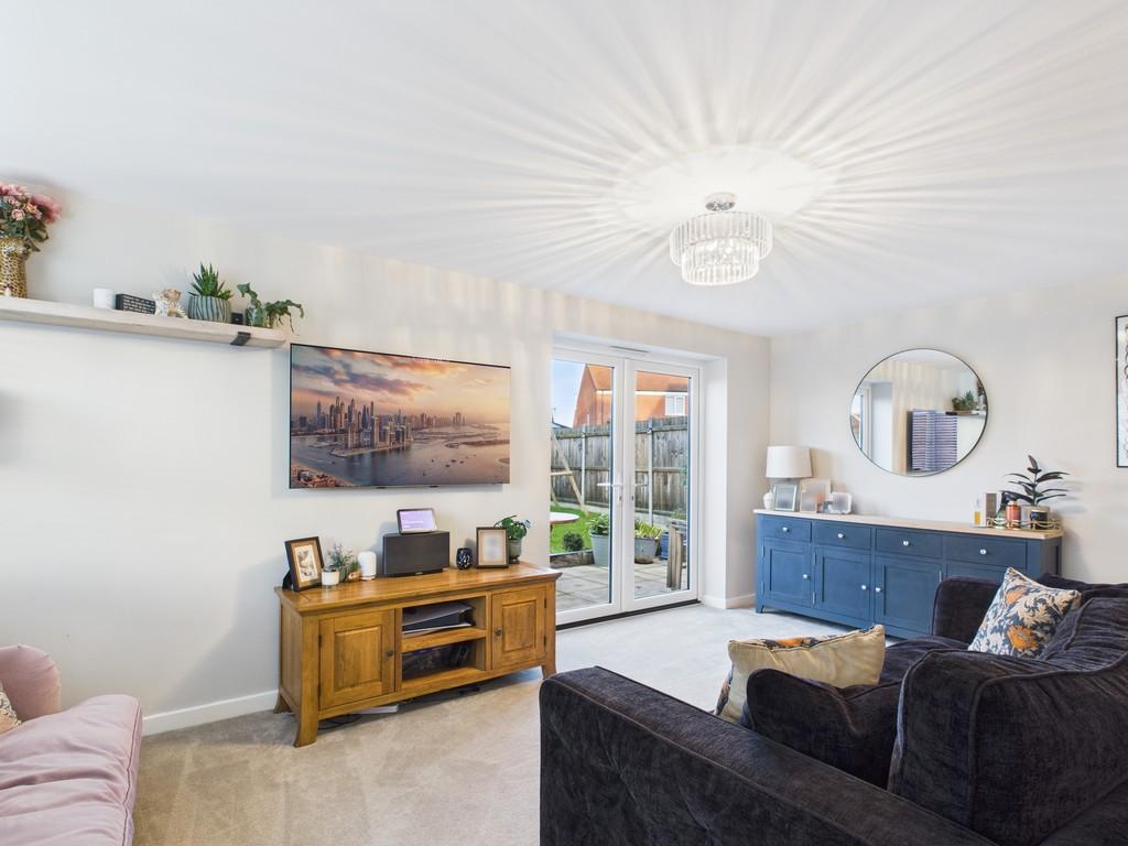 10 Howes Road, Bradwell, NR31 9 XL Living Room