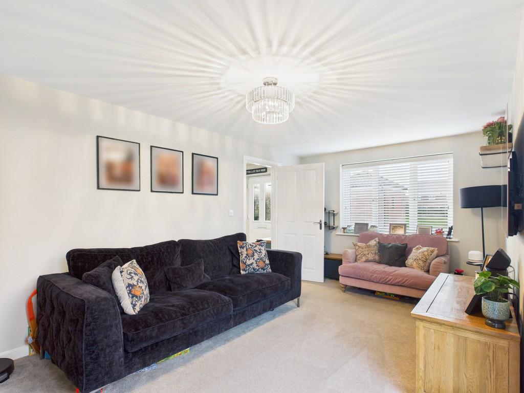 10 Howes Road, Bradwell, NR31 9 XL Living Room (2)