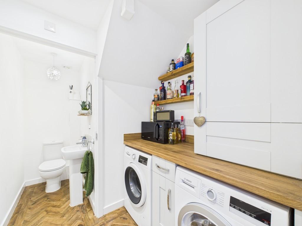 10 Howes Road, Bradwell, NR31 9 XL Utility Room