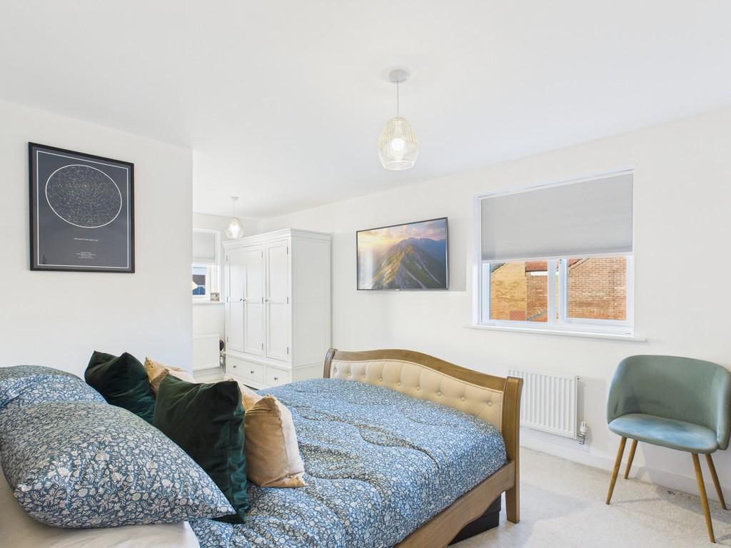 10 Howes Road, Bradwell, NR31 9 XL Master Bedroom
