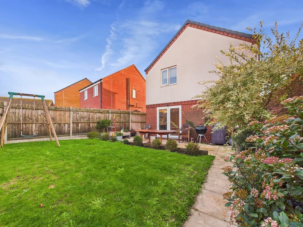 10 Howes Road, Bradwell, NR31 9 XL Garden (4)