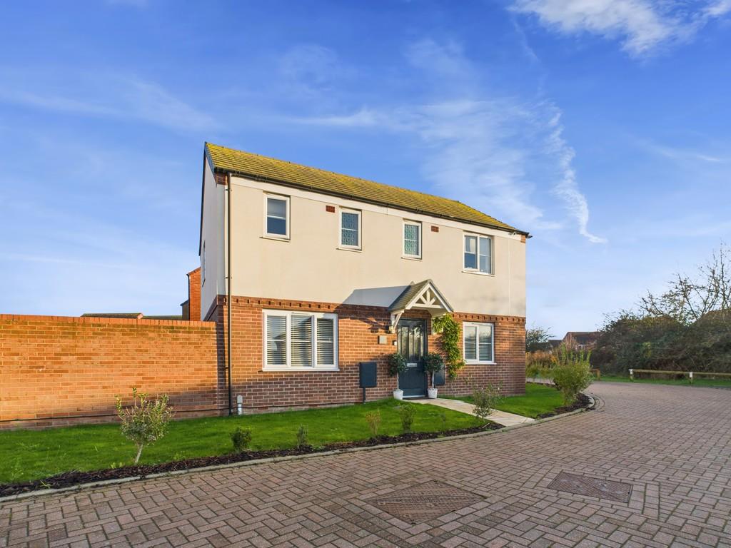 10 Howes Road, Bradwell, NR31 9 XL Front Shot