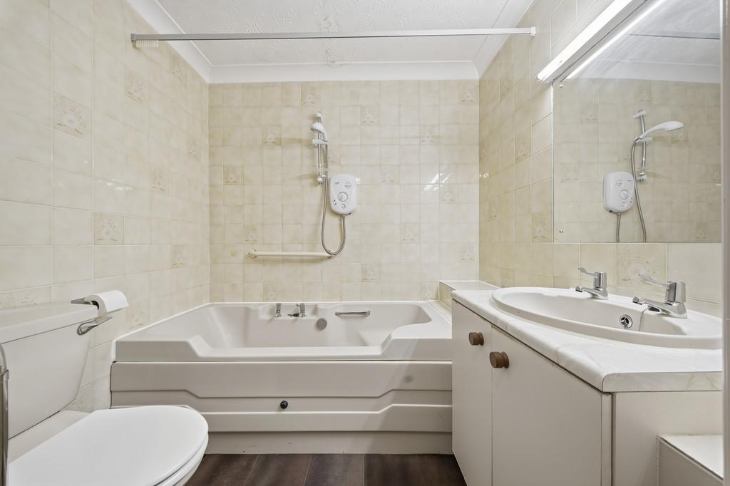 25 Mere Court Ruskin Court-1
