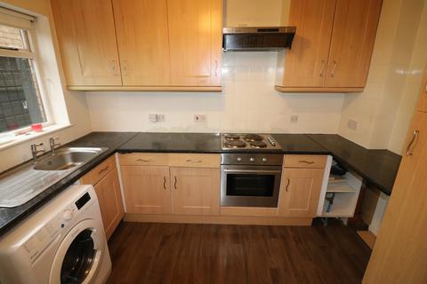 3 bedroom semi-detached house to rent, 22 Millers Walk