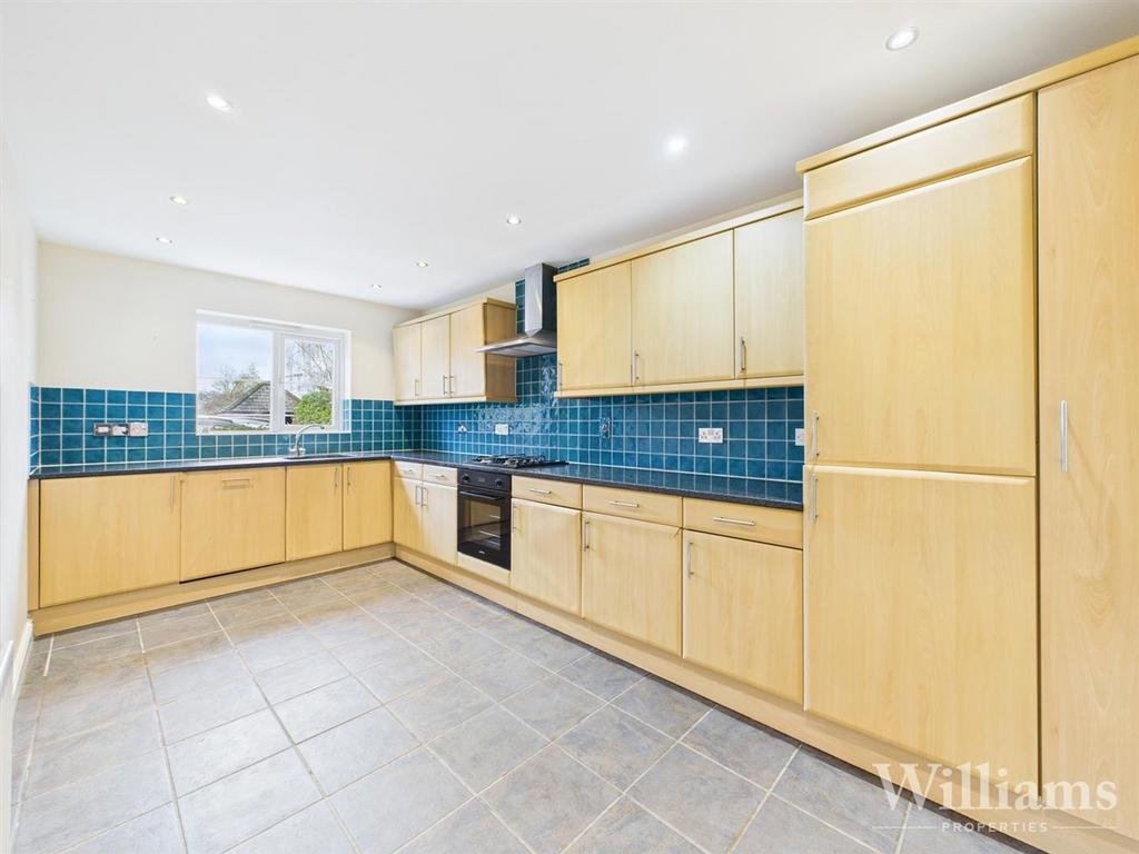 CAM02861 G0-PR0526-STILL016.jpg