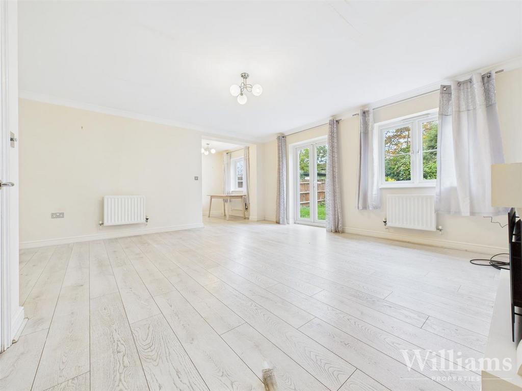 CAM02861 G0-PR0526-STILL020.jpg