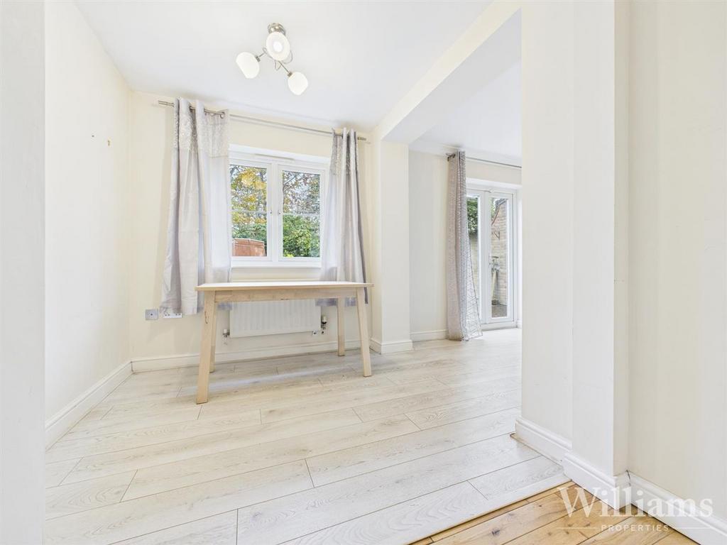 CAM02861 G0-PR0526-STILL022.jpg