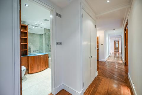3 bedroom flat to rent, Lowndes Square, London SW1X