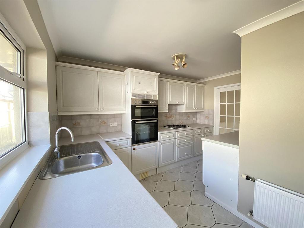Kitchen 1.jpg