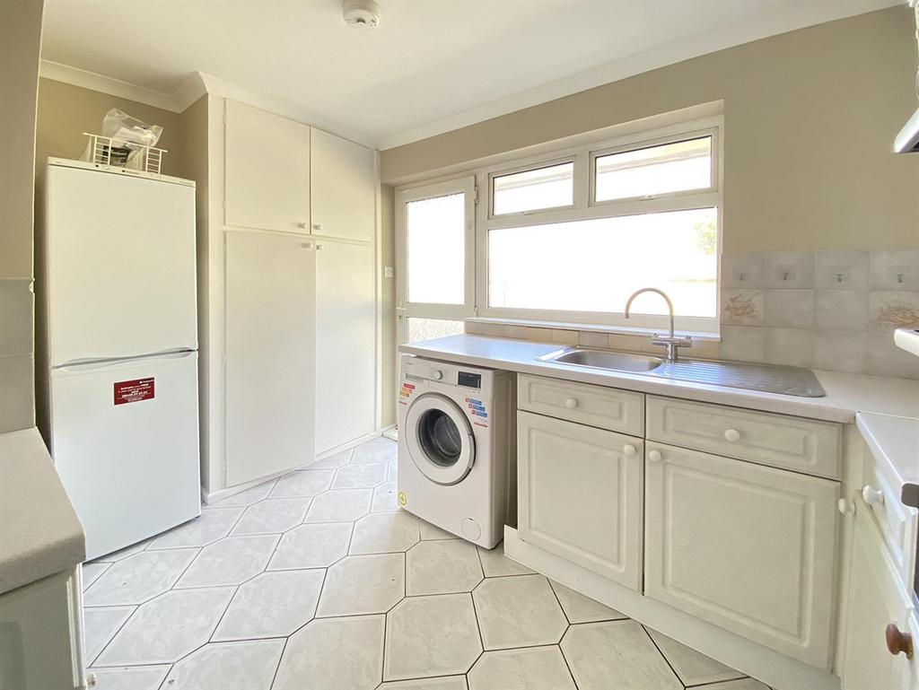 Kitchen 2.jpg