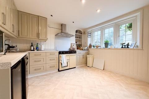 3 bedroom semi-detached house to rent, Colesbourne, Cheltenham GL53 9NP