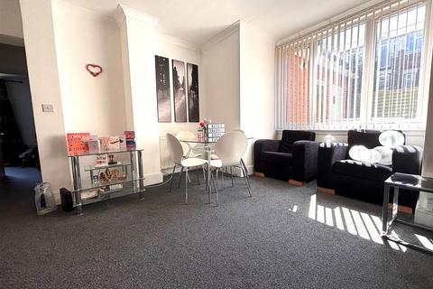 2 bedroom apartment to rent, Otterburn Villas South, Newcastle Upon Tyne