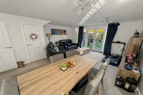 undefined, Silk Throwsters Way, Whitchurch, RG28 7FU