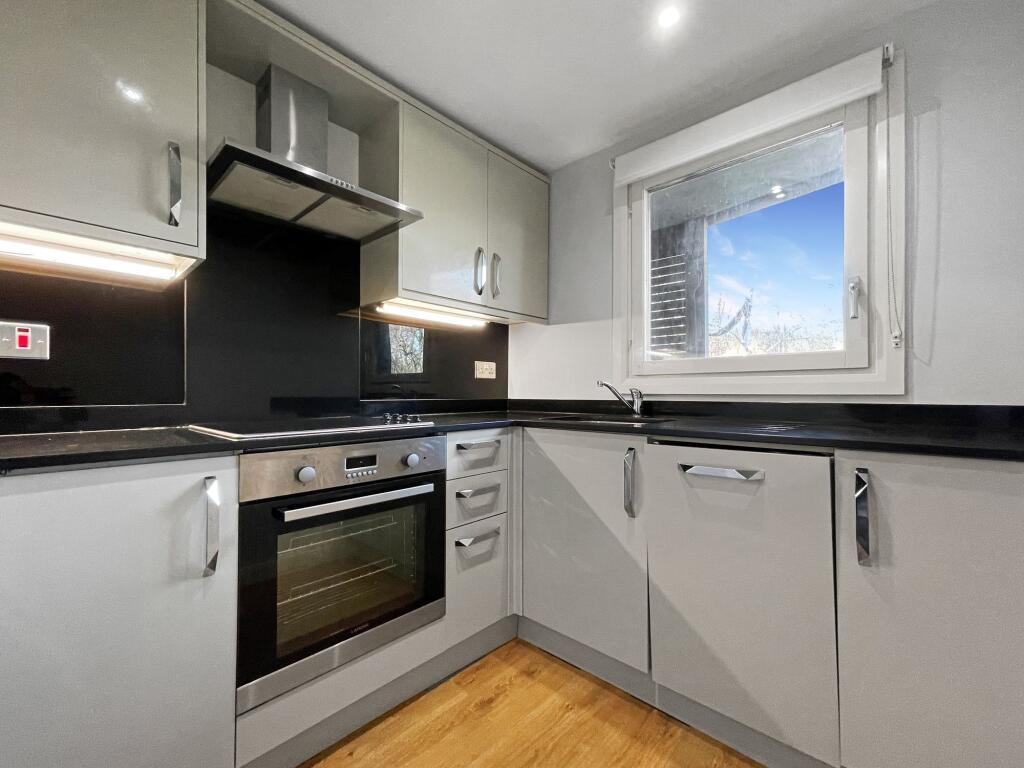 2 bed maisonette to rent Valley Road, Kenley CR8