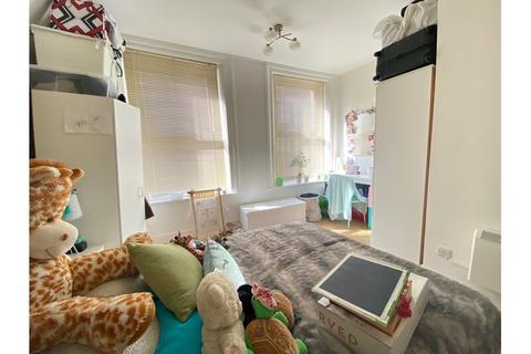 1 bedroom flat to rent, Earls Court Road, Earls Court SW5