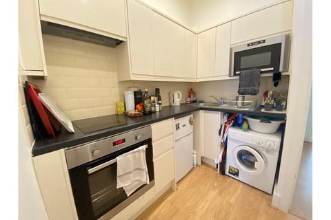 1 bedroom flat to rent, Earls Court Road, Earls Court SW5