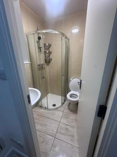 3 bedroom flat share to rent, Acton Lane, London NW10