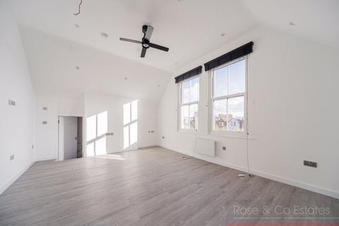 Studio to rent, Canfield Gardens, South  Hampstead, London
