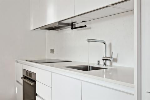 2 bedroom flat to rent, Avenue House