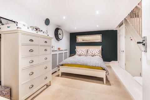 undefined, Fair Hill, Surrey GU7