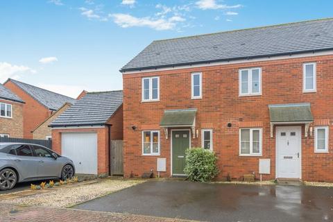 2 bedroom terraced house for sale, Stonechat Road, Bodicote