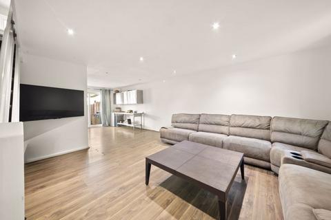 3 bedroom end of terrace house for sale, Lancaster Road, Northolt
