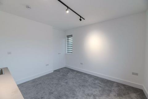 undefined, Great Cambridge Road, Waltham Cross EN8