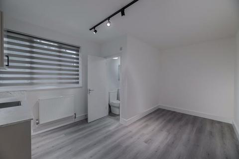 undefined, Great Cambridge Road, Waltham Cross EN8