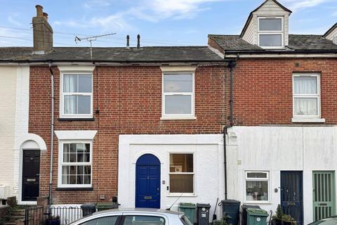 2 bedroom terraced house to rent, York Street, Cowes PO31